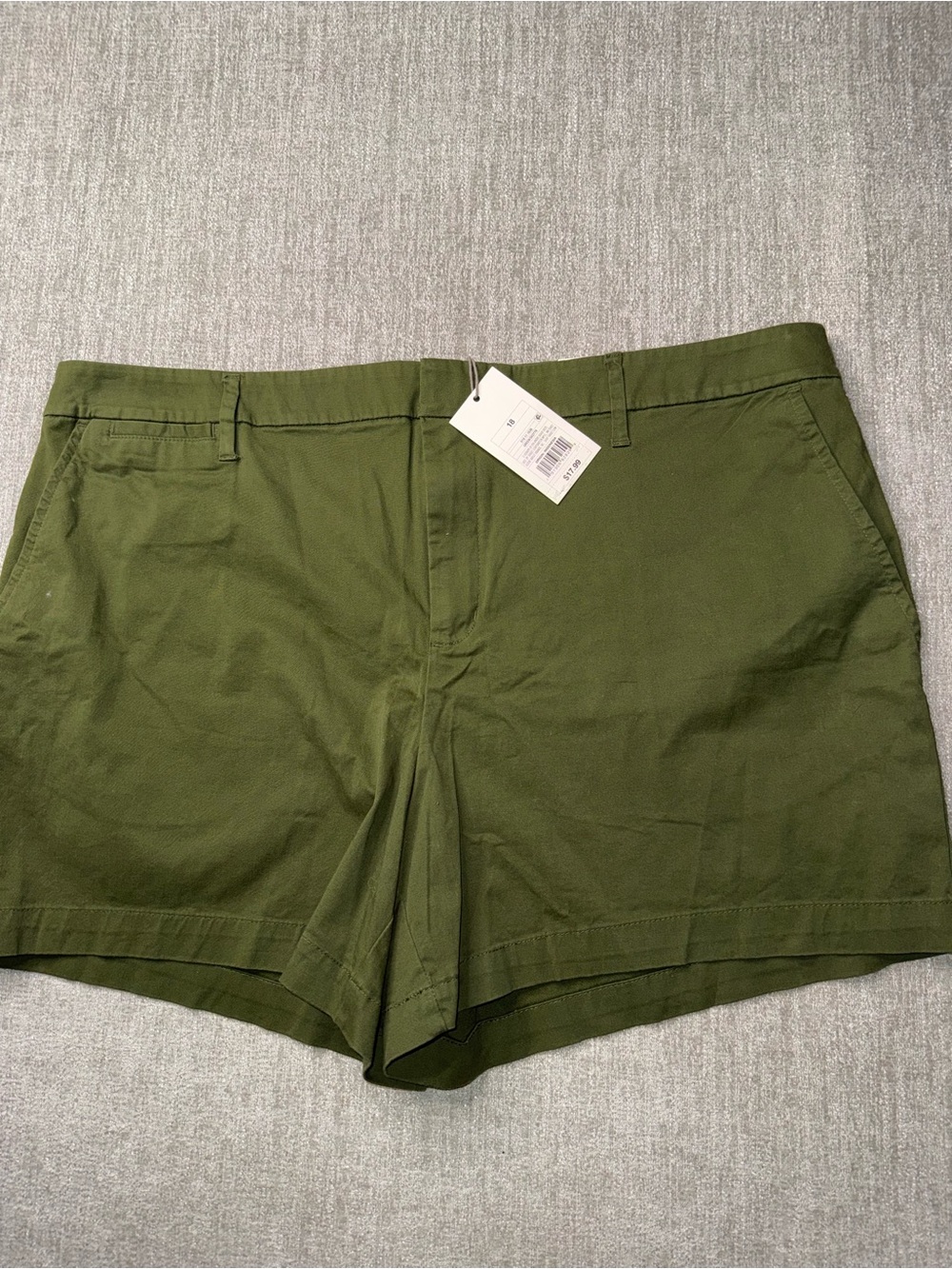 NWT Universal Thread Women’s Size 18 Green Stretch Chino Shorts 5” Inseam